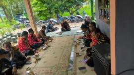 Perangkat Desa Karangmojo Gelar Arisan Pamong Rutin Bulanan Bersama KKN Kelompok 37 UDB Surakarta